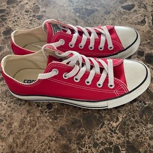 Women’s Converse Size 7.5